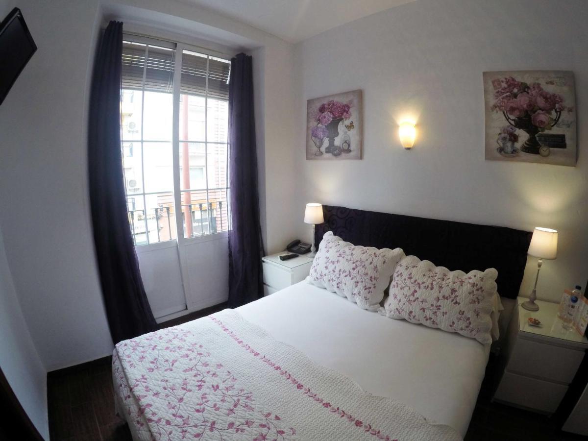 Noches De Triana Hotel Seville Exterior photo